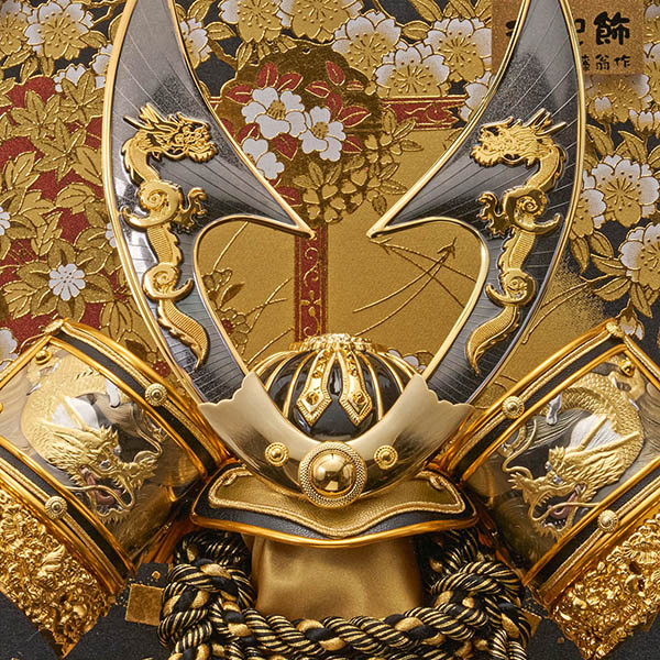 藤翁　 五月人形　剣竜 兜飾り 彩色金ＬＧ 手鏡型アクリルケース飾り　詳細画像