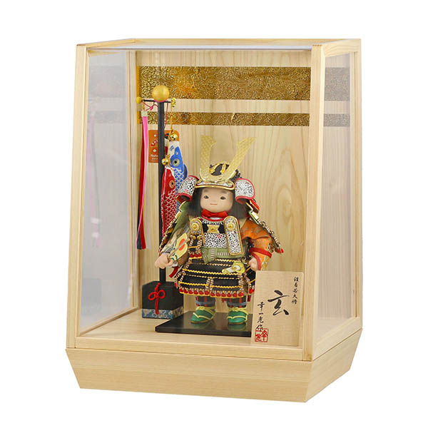 五月人形 幸一光 玄(げん) 金小札黒糸威 鯉幟 二引き柄 白木 木目 アクリルケース 詳細画像 幸一光 五月人形 玄(げん) 金小札黒糸威 鯉幟 二引き柄 白木 木目 アクリルケース 詳細画像