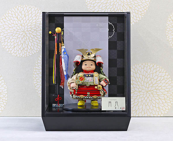 五月人形 幸一光 月丸(つきまる) 黒小札赤糸威 鯉幟 市松・四君子柄 黒塗り アクリルケース飾り 詳細画像 幸一光 五月人形 月丸(つきまる) 黒小札赤糸威 鯉幟 市松・四君子柄 黒塗り アクリルケース飾り 詳細画像