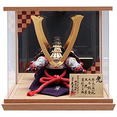 五月人形: 加藤峻厳作 兜 紫肩萌黄縅 貼り合わせ小札 鏡面バック アクリルケース 【D-68/3GR-K6】