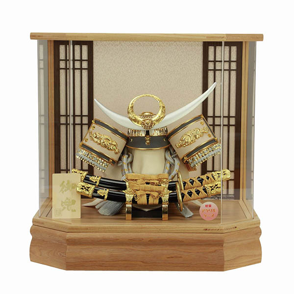 上杉謙信 兜 茶木目 六角アクリル ケース飾り
