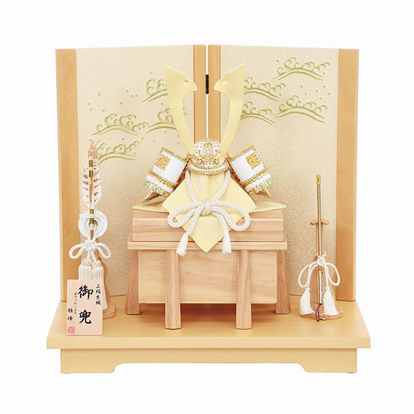 雅峰作 正絹 白薄緑糸縅 金小札 兜 白木 木目 銘木 檜製台 刺繍屏風 平飾り