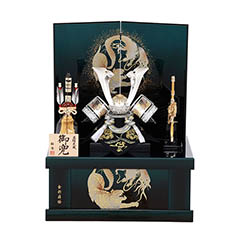 五月人形: 正絹 灰色段糸縅 銀小札 金丸龍虎黒パールグリーン収納箱屏風 収納飾り