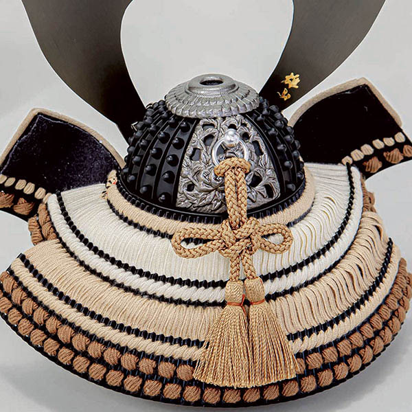 平安豊久　 五月人形　雄山作 大和 薄茶糸縅 燻し銀金物 兜飾り　詳細画像