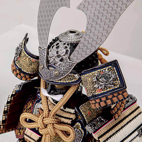 五月人形 平安豊久 雄山作 貴志 極細小札 正絹モカ色威 鎧飾り 詳細画像 平安豊久 五月人形 雄山作 貴志 極細小札 正絹モカ色威 鎧飾り 詳細画像