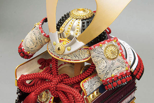 五月人形 平安豊久 雄山作 四分の一 源太産衣 黒小札 紫匂威 大鎧 鎧飾り 詳細画像 平安豊久 五月人形 雄山作 四分の一 源太産衣 黒小札 紫匂威 大鎧 鎧飾り 詳細画像