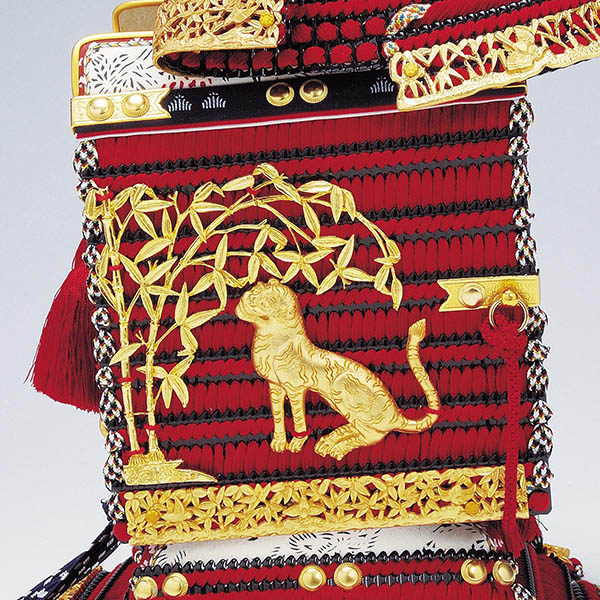 平安豊久　 五月人形　雄山作 四分の一 本仕立竹雀之鎧 赤糸威 鎧飾り　詳細画像