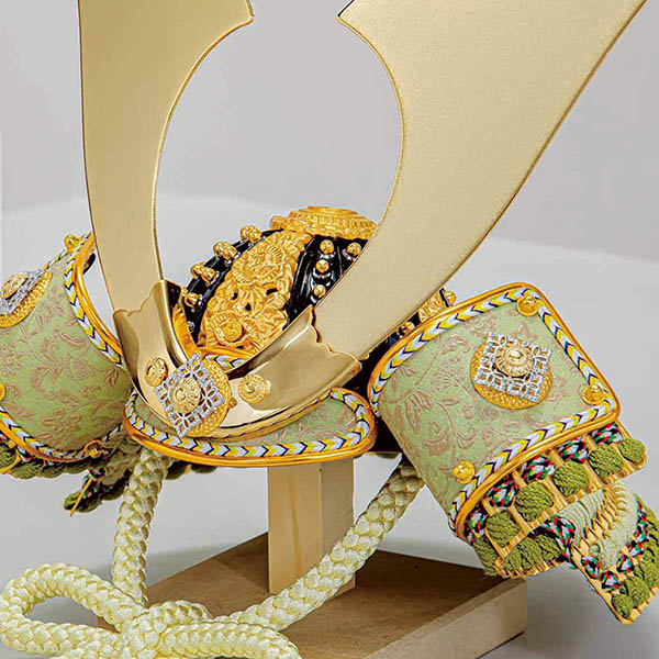 平安豊久　 五月人形　平安豊久作 凪 若草色糸縅 木製飾り台LED照明付き屏風 兜飾り　詳細画像