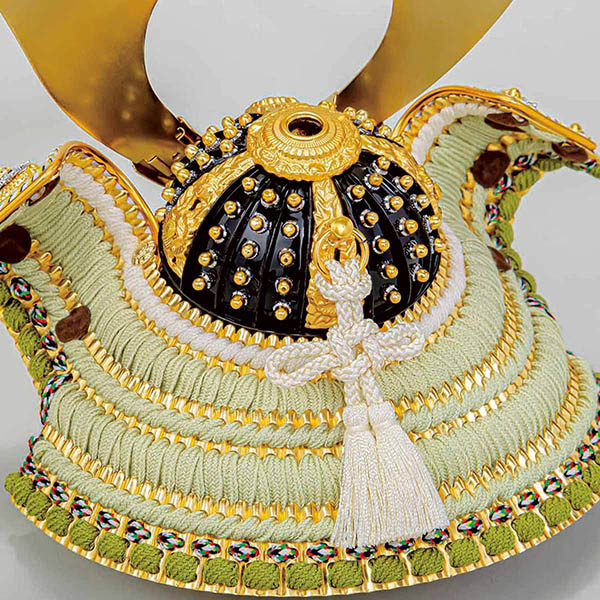 平安豊久　 五月人形　平安豊久作 凪 若草色糸縅 木製飾り台LED照明付き屏風 兜飾り　詳細画像