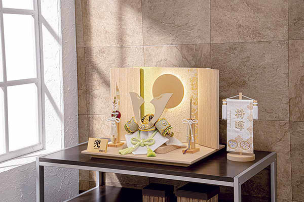 平安豊久　 五月人形　平安豊久作 凪 若草色糸縅 木製飾り台LED照明付き屏風 兜飾り　詳細画像