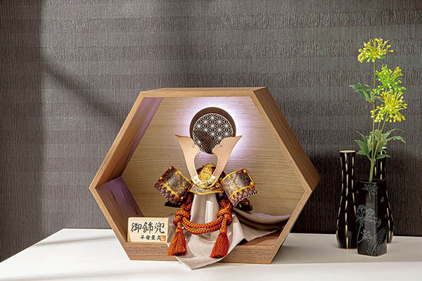 五月人形 平安豊久 平安豊久作 天 LED照明付き 六角飾り台 兜飾り 詳細画像 平安豊久 五月人形 平安豊久作 天 LED照明付き 六角飾り台 兜飾り 詳細画像