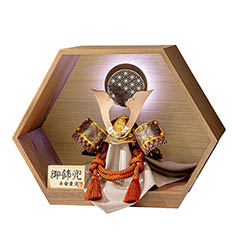 五月人形: 平安豊久作 天 LED照明付き 六角飾り台 兜飾り