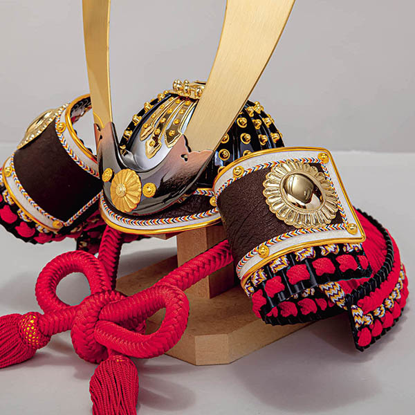 平安豊久　 五月人形　平安豊久作 陸 正絹糸縅 木目模様櫃 飾り台 屏風 兜飾り　詳細画像