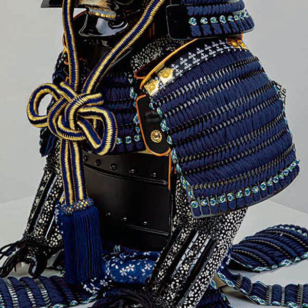 平安豊久　 五月人形　平安豊久作 伊達政宗 焼桐製高床台 屏風 着用 鎧飾り　詳細画像