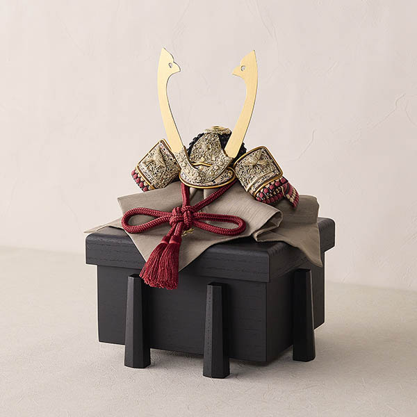 五月人形 平安豊久 雄山作 無双雀黒小札紅梅威 兜 単品 櫃付き GH-031-KT 詳細画像 平安豊久 五月人形 雄山作 無双雀黒小札紅梅威 兜 単品 櫃付き GH-031-KT 詳細画像