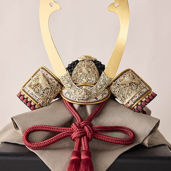 五月人形 平安豊久 雄山作 無双雀黒小札紅梅威 兜 単品 櫃付き GH-031-KT 詳細画像 平安豊久 五月人形 雄山作 無双雀黒小札紅梅威 兜 単品 櫃付き GH-031-KT 詳細画像