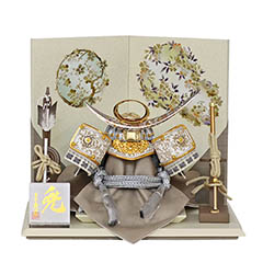 五月人形: 久月 兜 平飾り 正絹 薄墨糸縅 清流丸紋二曲屏風 【D-47】