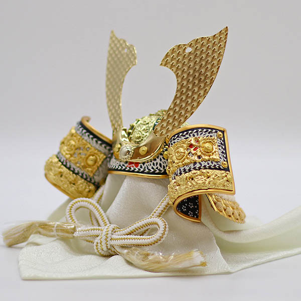 五月人形 久月 久月 兜 平飾り 正絹 緋糸縅 光琳梅二曲屏風 詳細画像 久月 五月人形 久月 兜 平飾り 正絹 緋糸縅 光琳梅二曲屏風 詳細画像