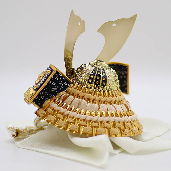 五月人形 久月 久月 兜 平飾り 正絹 緋糸縅 光琳梅二曲屏風 詳細画像 久月 五月人形 久月 兜 平飾り 正絹 緋糸縅 光琳梅二曲屏風 詳細画像