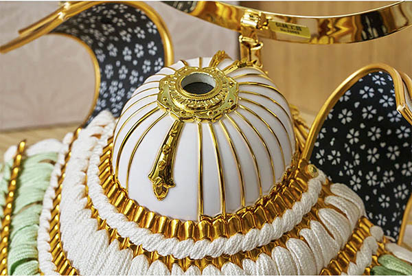 五月人形 久月 久月 兜 収納飾り 正絹 若草段縅 伊達政宗 白木 木目 詳細画像 久月 五月人形 久月 兜 収納飾り 正絹 若草段縅 伊達政宗 白木 木目 詳細画像