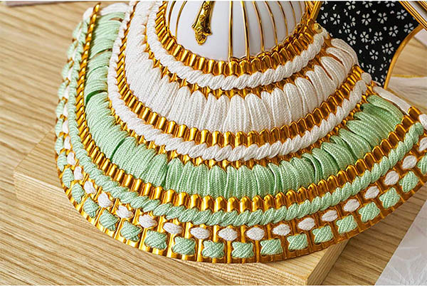 五月人形 久月 久月 兜 収納飾り 正絹 若草段縅 伊達政宗 白木 木目 詳細画像 久月 五月人形 久月 兜 収納飾り 正絹 若草段縅 伊達政宗 白木 木目 詳細画像