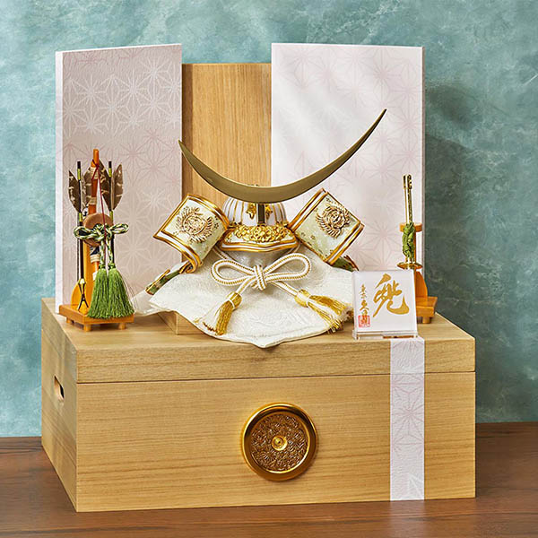 五月人形 久月 久月 兜 収納飾り 正絹 若草段縅 伊達政宗 白木 木目 詳細画像 久月 五月人形 久月 兜 収納飾り 正絹 若草段縅 伊達政宗 白木 木目 詳細画像