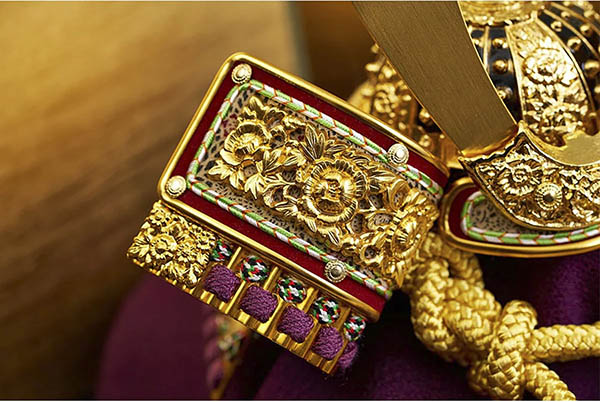 五月人形 久月 久月 兜 収納飾り 正絹 緋縅 詳細画像 久月 五月人形 久月 兜 収納飾り 正絹 緋縅 詳細画像