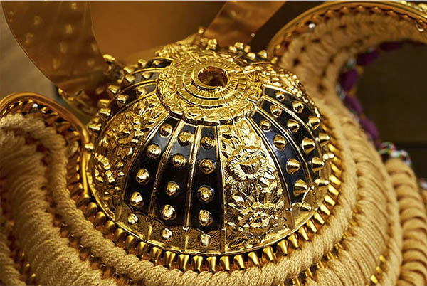 五月人形 久月 久月 兜 収納飾り 正絹 緋縅 詳細画像 久月 五月人形 久月 兜 収納飾り 正絹 緋縅 詳細画像