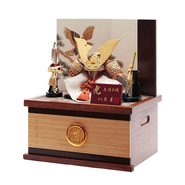 久月　 五月人形　久月 兜 収納飾り 正絹 薄茶裾濃縅 松に鷹二曲屏風 収納箱　詳細画像