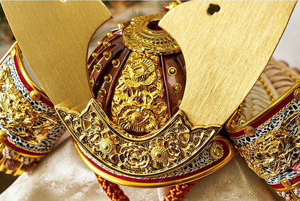 久月　 五月人形　久月 兜 収納飾り 正絹 薄茶裾濃縅 松に鷹二曲屏風 収納箱　詳細画像