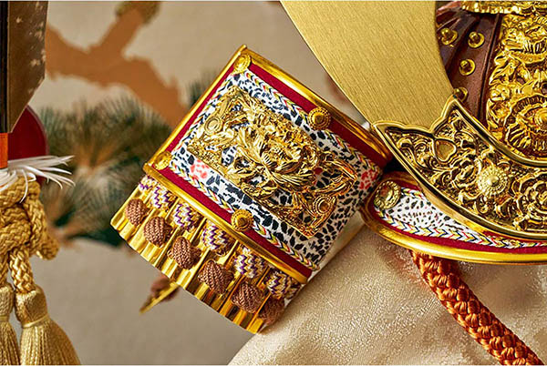 久月　 五月人形　久月 兜 収納飾り 正絹 薄茶裾濃縅 松に鷹二曲屏風 収納箱　詳細画像