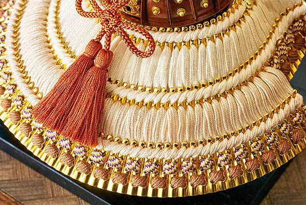 久月　 五月人形　久月 兜 収納飾り 正絹 薄茶裾濃縅 松に鷹二曲屏風 収納箱　詳細画像