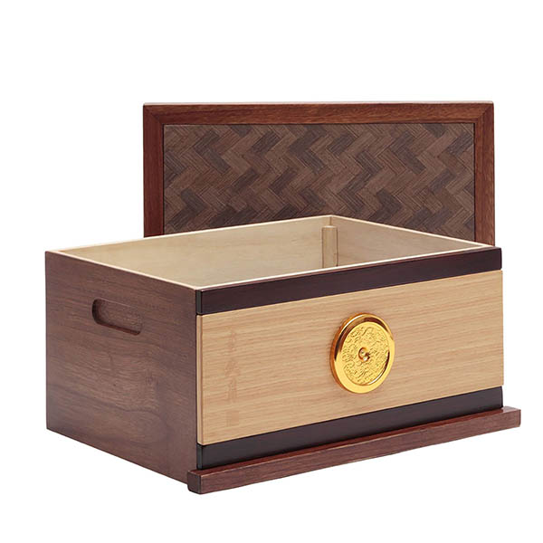 久月　 五月人形　久月 兜 収納飾り 正絹 薄茶裾濃縅 松に鷹二曲屏風 収納箱　詳細画像