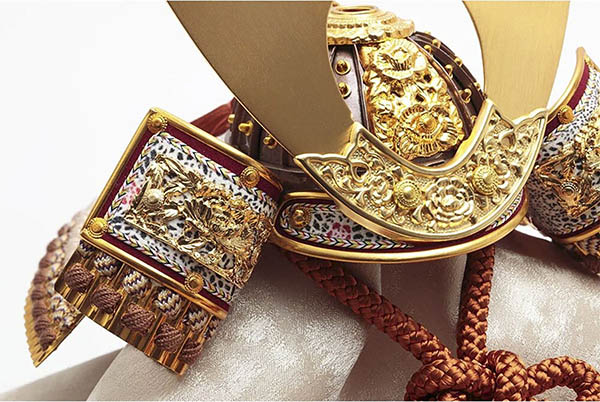 久月　 五月人形　久月 兜 収納飾り 正絹 薄茶裾濃縅 松に鷹二曲屏風 収納箱　詳細画像