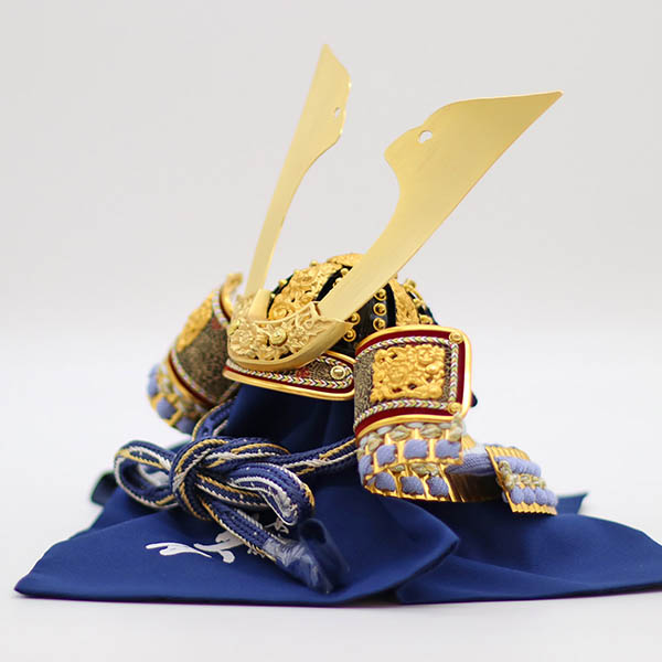 五月人形 久月 久月 兜 収納飾り 正絹 青裾濃縅 白木 木目 詳細画像 久月 五月人形 久月 兜 収納飾り 正絹 青裾濃縅 白木 木目 詳細画像