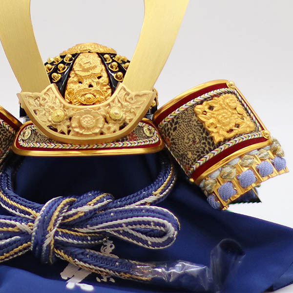 五月人形 久月 久月 兜 収納飾り 正絹 青裾濃縅 白木 木目 詳細画像 久月 五月人形 久月 兜 収納飾り 正絹 青裾濃縅 白木 木目 詳細画像