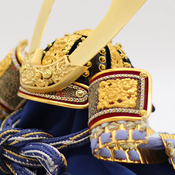 五月人形 久月 久月 兜 収納飾り 正絹 青裾濃縅 白木 木目 詳細画像 久月 五月人形 久月 兜 収納飾り 正絹 青裾濃縅 白木 木目 詳細画像