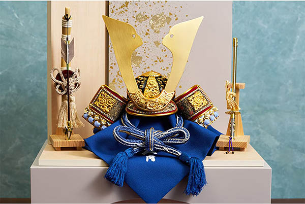 五月人形 久月 久月 兜 収納飾り 正絹 青裾濃縅 白木 木目 詳細画像 久月 五月人形 久月 兜 収納飾り 正絹 青裾濃縅 白木 木目 詳細画像