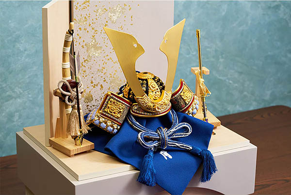 五月人形 久月 久月 兜 収納飾り 正絹 青裾濃縅 白木 木目 詳細画像 久月 五月人形 久月 兜 収納飾り 正絹 青裾濃縅 白木 木目 詳細画像