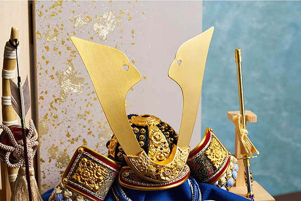 五月人形 久月 久月 兜 収納飾り 正絹 青裾濃縅 白木 木目 詳細画像 久月 五月人形 久月 兜 収納飾り 正絹 青裾濃縅 白木 木目 詳細画像