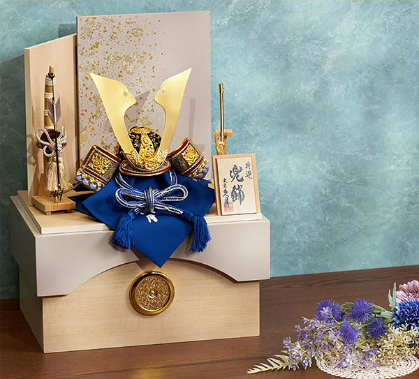 五月人形 久月 久月 兜 収納飾り 正絹 青裾濃縅 白木 木目 詳細画像 久月 五月人形 久月 兜 収納飾り 正絹 青裾濃縅 白木 木目 詳細画像