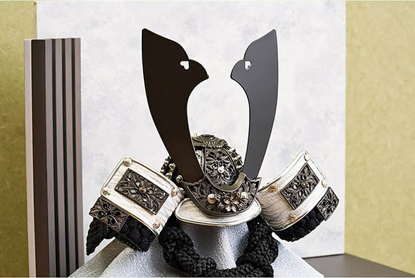 五月人形 久月 久月 兜 収納飾り 正絹 黒糸縅 詳細画像 久月 五月人形 久月 兜 収納飾り 正絹 黒糸縅 詳細画像