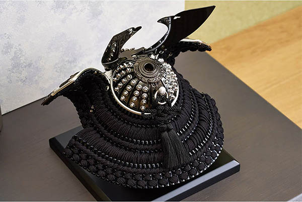 五月人形 久月 久月 兜 収納飾り 正絹 黒糸縅 詳細画像 久月 五月人形 久月 兜 収納飾り 正絹 黒糸縅 詳細画像