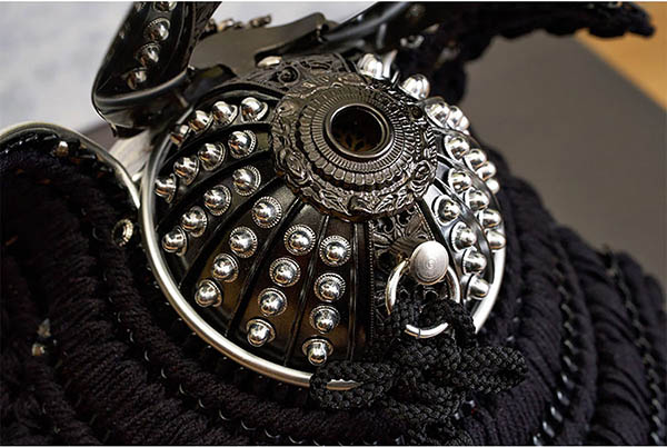 五月人形 久月 久月 兜 収納飾り 正絹 黒糸縅 詳細画像 久月 五月人形 久月 兜 収納飾り 正絹 黒糸縅 詳細画像