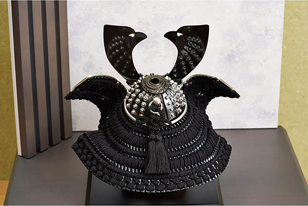 五月人形 久月 久月 兜 収納飾り 正絹 黒糸縅 詳細画像 久月 五月人形 久月 兜 収納飾り 正絹 黒糸縅 詳細画像