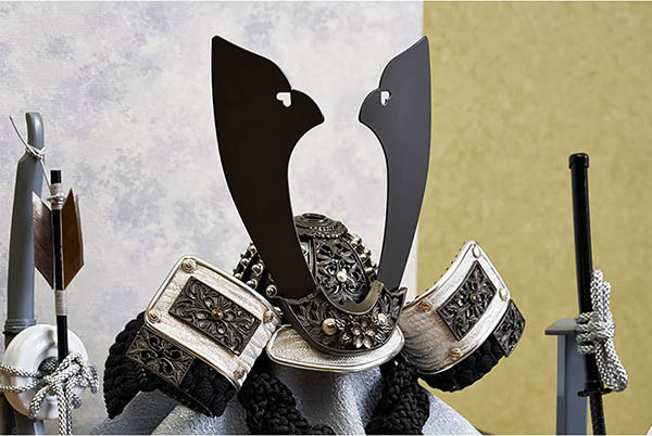 五月人形 久月 久月 兜 収納飾り 正絹 黒糸縅 詳細画像 久月 五月人形 久月 兜 収納飾り 正絹 黒糸縅 詳細画像