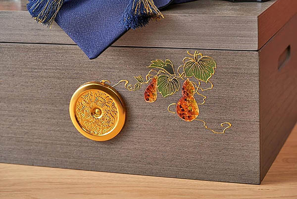 久月　 五月人形　久月 兜 収納飾り 正絹 紺糸段縅 瓢箪二曲屏風 収納箱　詳細画像