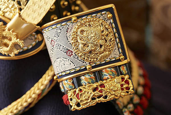 久月　 五月人形　久月 兜 収納飾り 正絹 緋縅 光琳梅二曲屏風 収納箱　詳細画像