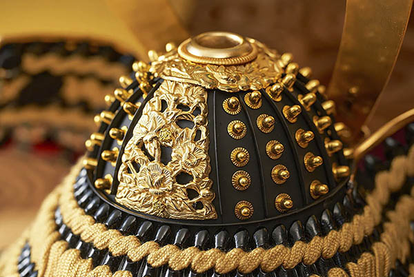 久月　 五月人形　久月 兜 収納飾り 正絹 緋縅 光琳梅二曲屏風 収納箱　詳細画像