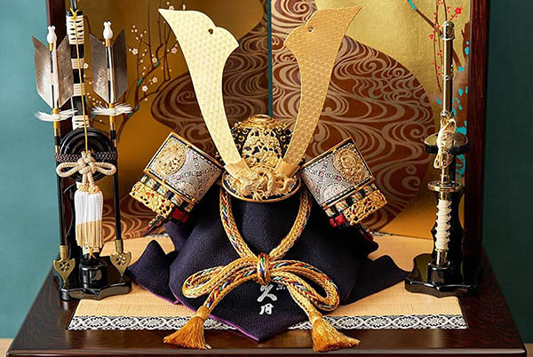 久月　 五月人形　久月 兜 収納飾り 正絹 緋縅 光琳梅二曲屏風 収納箱　詳細画像